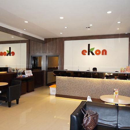 Ekon Hotel Джок'якарта Екстер'єр фото