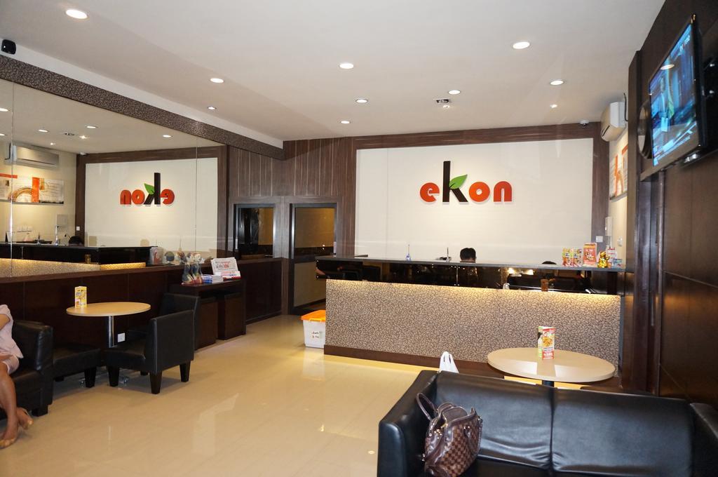 Ekon Hotel Джок'якарта Екстер'єр фото