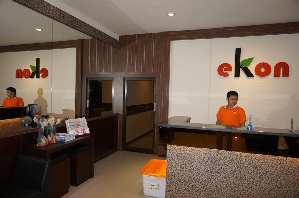Ekon Hotel Джок'якарта Екстер'єр фото